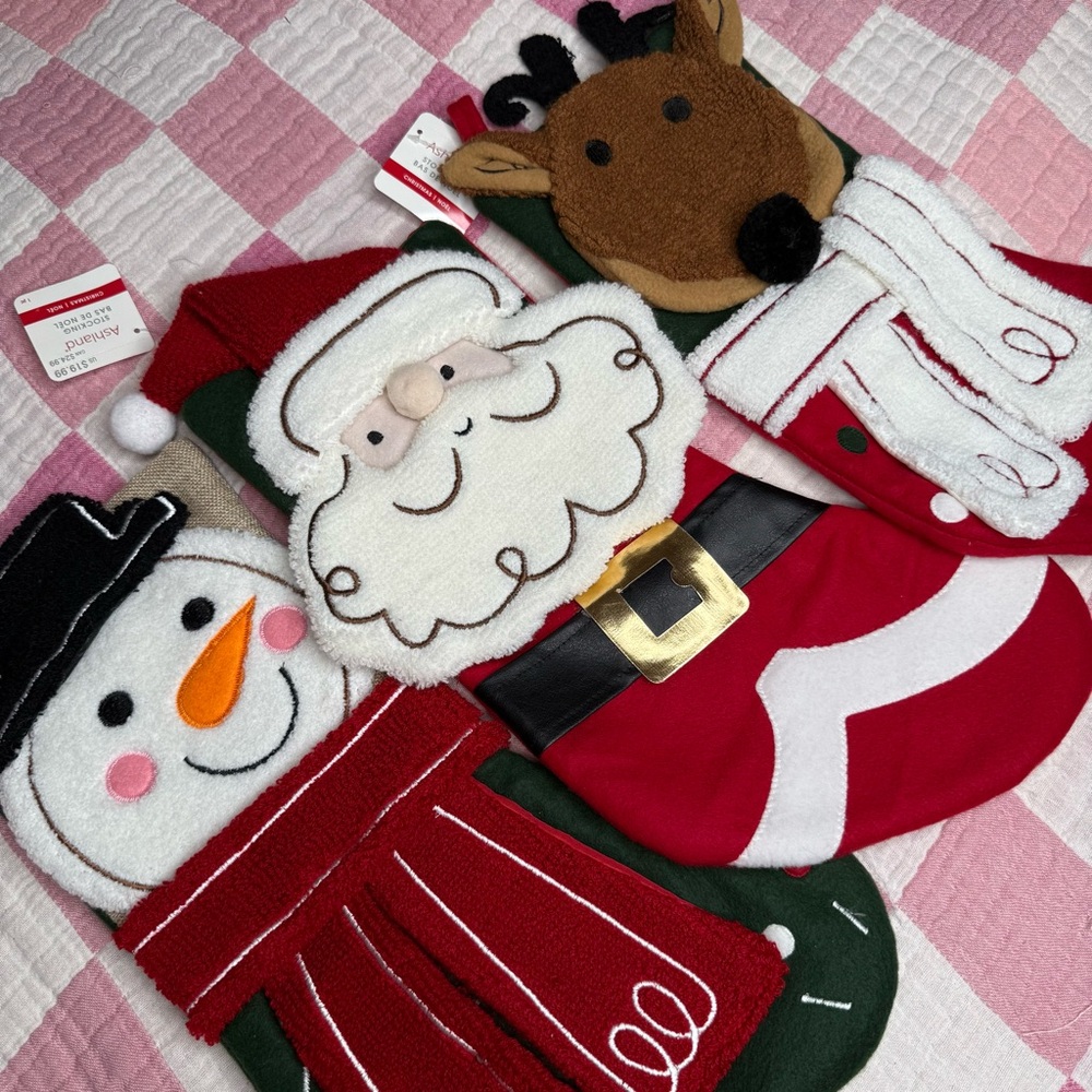 ✨NWT✨Festive Christmas Stockings Set